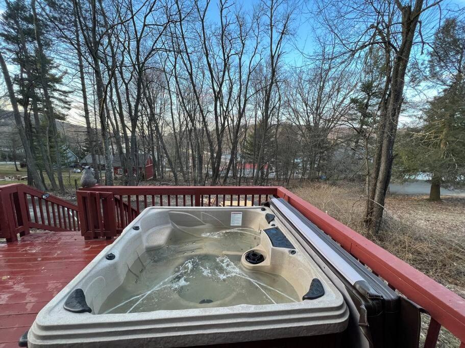 Cubs Den - Hot Tub- Walk To Lake- Fire Pit - Kayaks 오크랜드 외부 사진