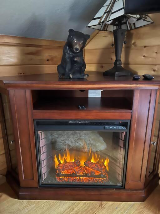 Cubs Den - Hot Tub- Walk To Lake- Fire Pit - Kayaks 오크랜드 외부 사진
